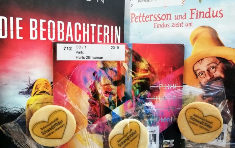 Foto: Medien mit Foto: Medien mit