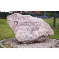 Foto: „Ortsstein Blumenhagen“ von Hendrikje Ring und Lars Wilhelm