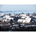 Foto vom 3. Dezember 2010: Blick über verschneite Häuserdächer