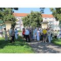 Foto: Treffen vor dem ehemaligen Schlossgitter