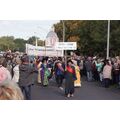Foto: Schildträger und Hofstaat