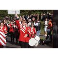 Foto: Fanfarenzug in roten Uniformen
