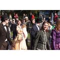 Foto: Familien in Kostümen