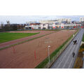 Foto: Baufläche zwischen Fußballfeld und Weg