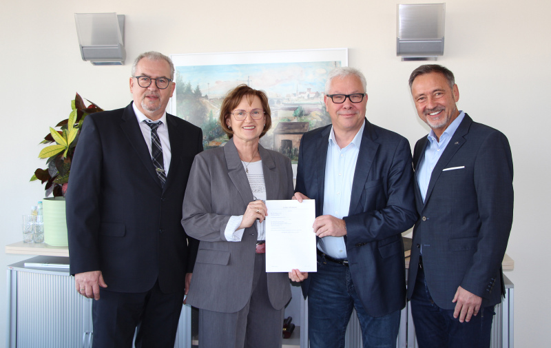 Gruppenfoto mit 4 Personen Gruppenfoto mit 4 Personen