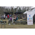 Foto: Publikum im Schulgarten
