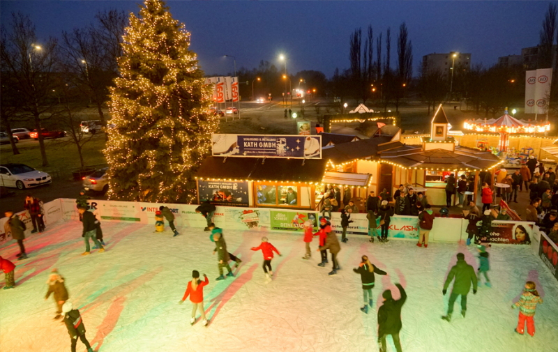 Foto: Eisbahn vor dem Oder-Center Foto: Eisbahn vor dem Oder-Center