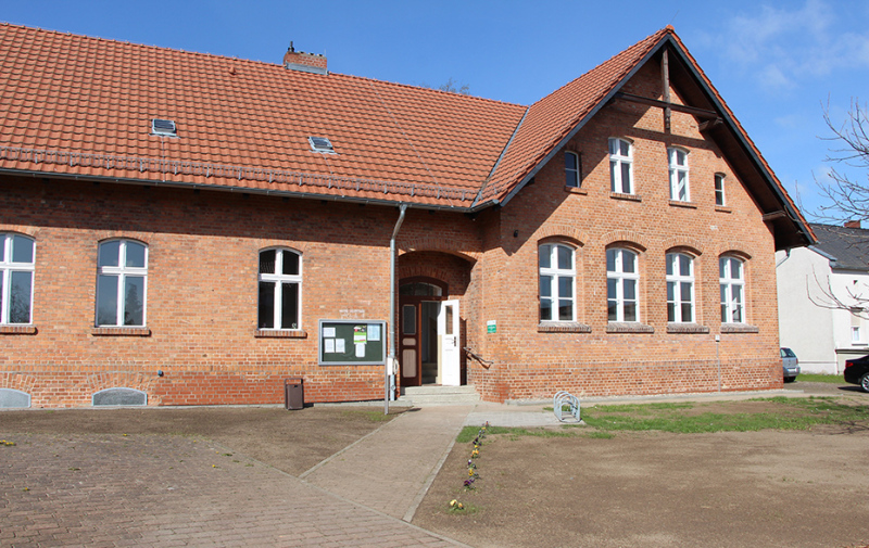 Foto: Gemeindehaus von vorn Foto: Gemeindehaus von vorn