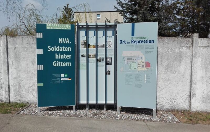 Dreiteilige Informationstafel Dreiteilige Informationstafel