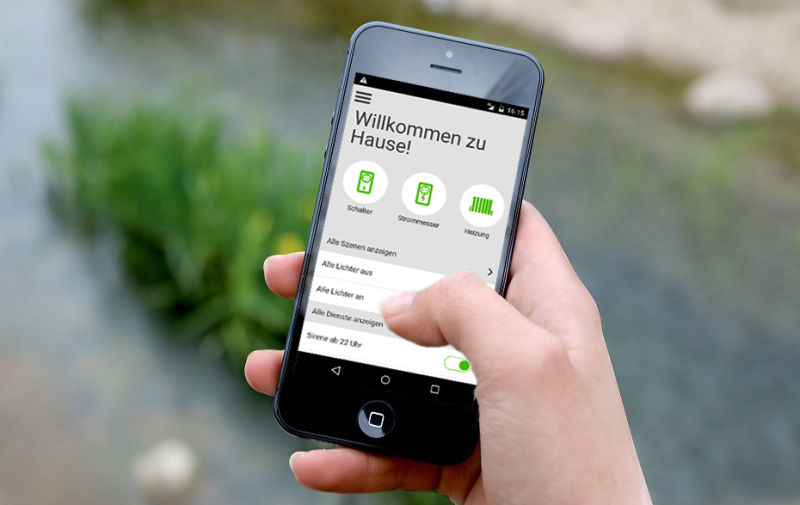 Foto: Hand mit Smartphone, auf dem die Stadtwerke-App zu sehen ist Foto: Hand mit Smartphone, auf dem die Stadtwerke-App zu sehen ist