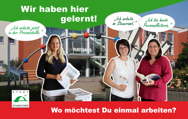 Fotomontage: 3 Angestellte der Stadt vor dem Rathaus Fotomontage: 3 Angestellte der Stadt vor dem Rathaus