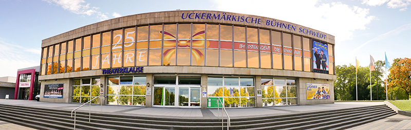 Foto: Frontansicht mit Jubläumsaufschrift an den Fenstern Foto: Frontansicht mit Jubläumsaufschrift an den Fenstern