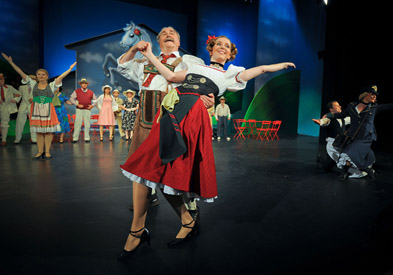 Foto: tanzendes Paar in Tracht Foto: tanzendes Paar in Tracht