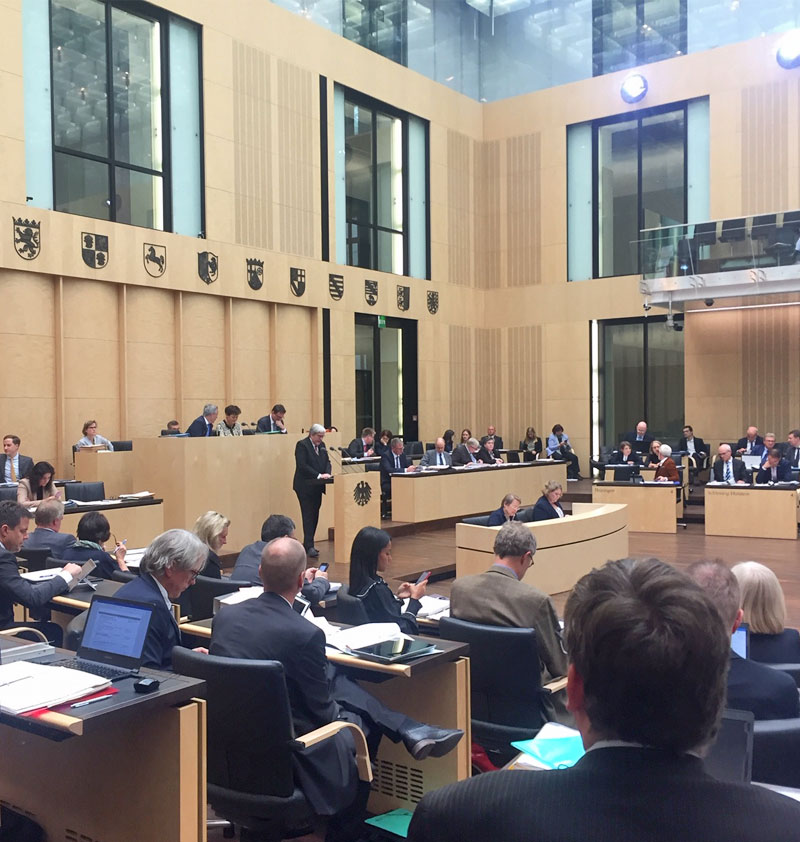 Wirtschaftsminister Jörg Steinbach spricht im Bundesrat