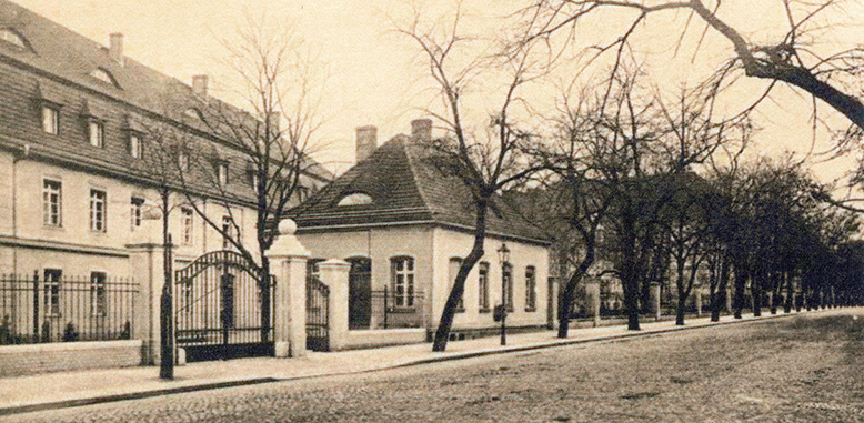 Eingang und Pförtnerhaus, um 1910