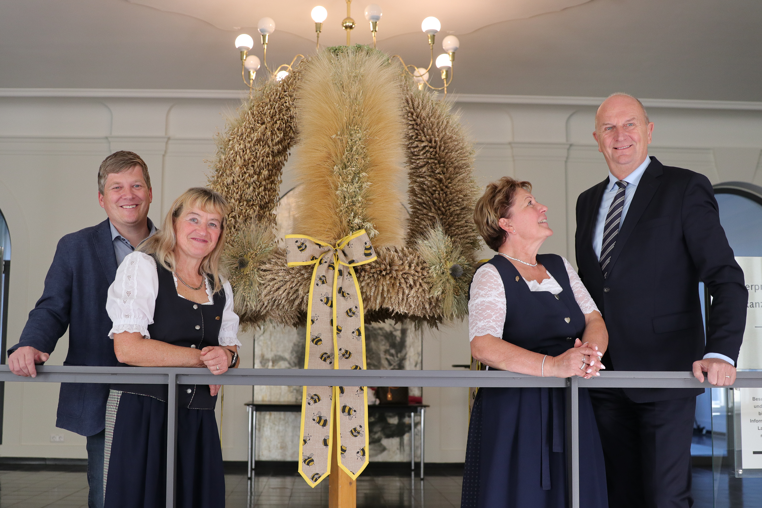 Übergabe der Erntekrone in der Staatskanzlei, Foto: Volker Tanner, Staatskanzlei